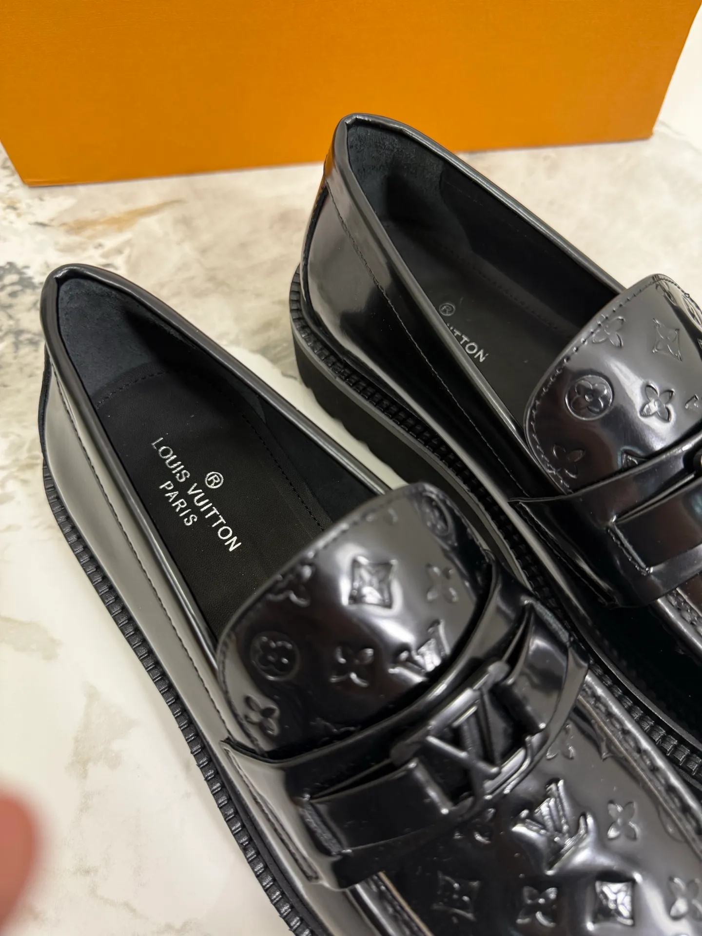 [L Family] Top P: 800💰 ▪️Size: 39-44 (38.45 custom-made) The top male god leather shoes Lv series are sold at the same time with original factory configuration, original cowhide fabric imported from Italy, soft and comfortable, imported water-dyed cow lining, soles: original ultra-light French foam outsole super comfortable, original factory with single goods 🔍🔍high quality, can be entered and exited at will, welcome to compare and synchronize.